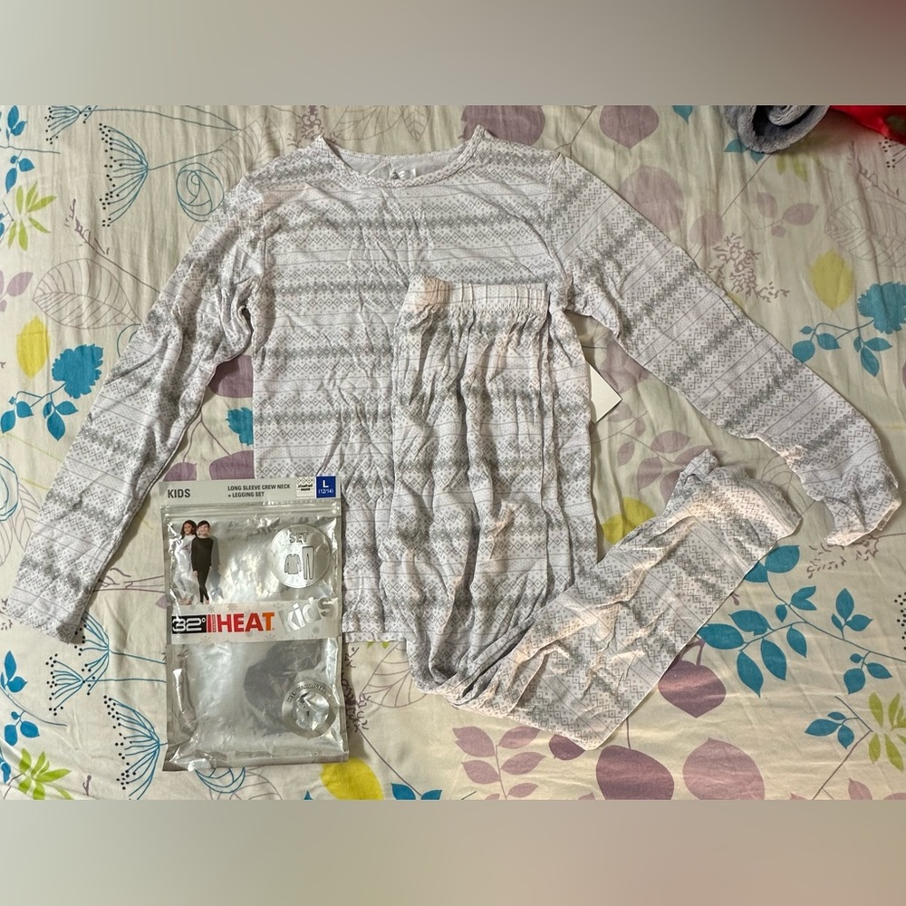 32 Degrees Kids Base Layer Set in Light Gray and White